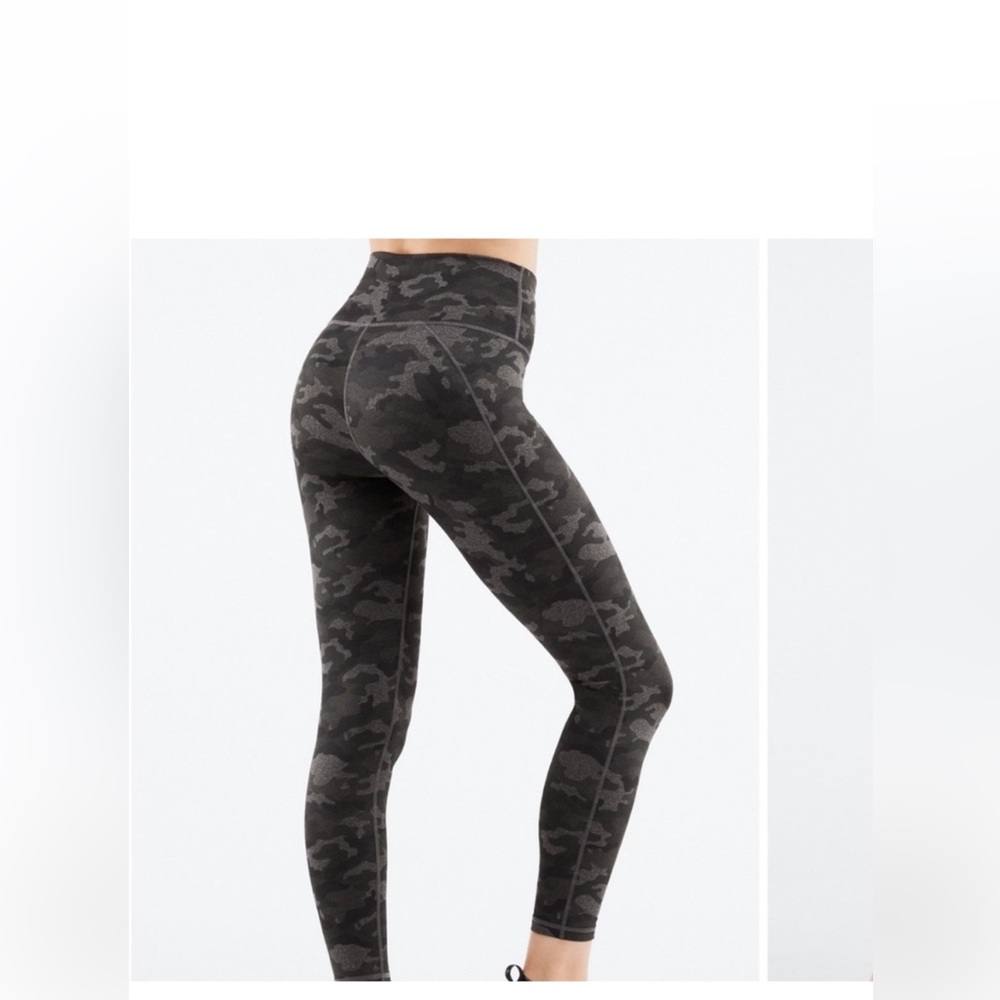 Fabletics Powerhold Camouflage Leggings size medium - Picture 2 of 6